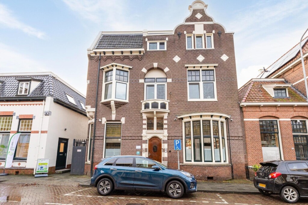 Karakteristieke stadsvilla met woon-/zorgmogelijkheden